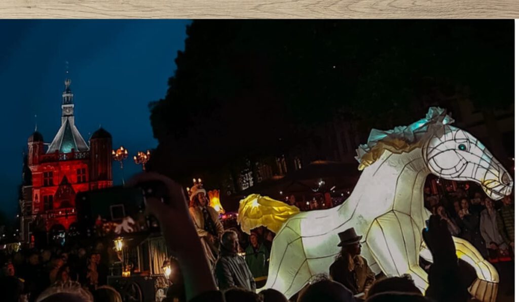 Spectaculaire avondvoorstelling tijdens Deventer Op Stelten in Deventer