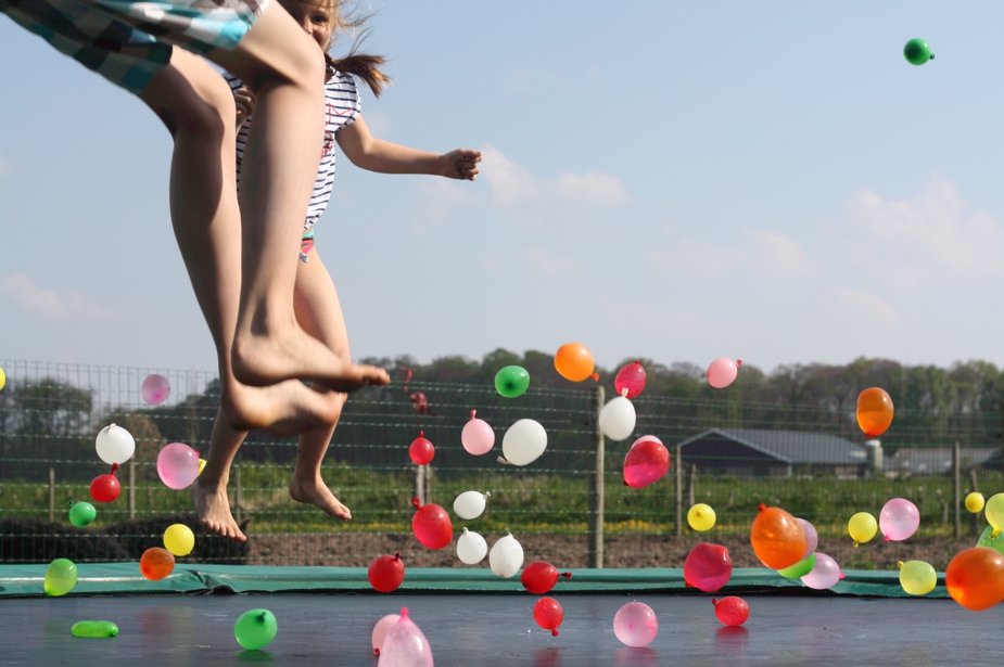 kinderen spelen buiten