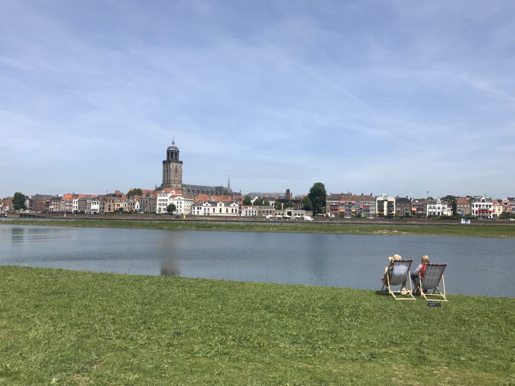 Deventer Skyline vanaf het stadsstrand