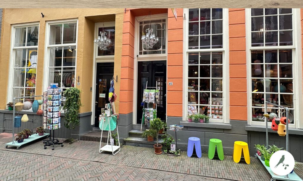 Hoge ramen, kitch en design, voor de leukste interieur spullen, kleding, speelgoed in historisch pand in Deventer 