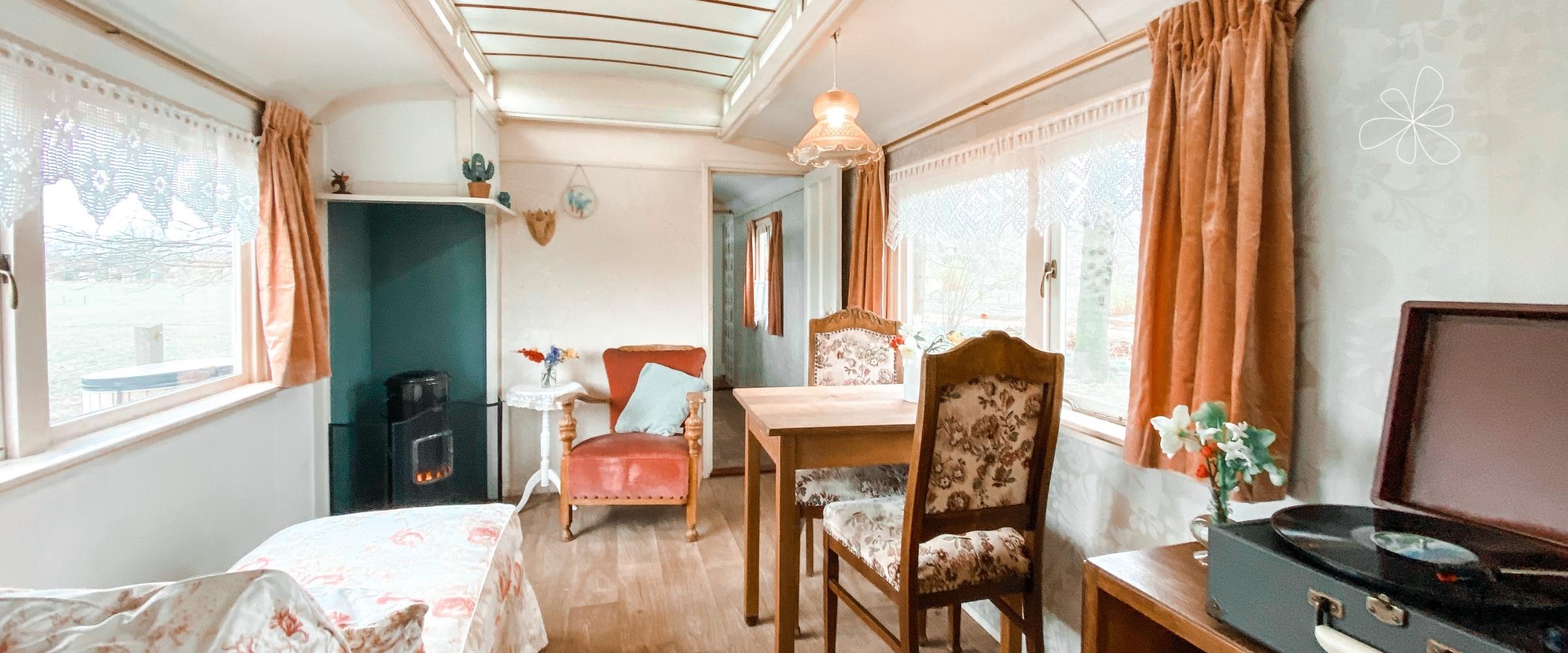 Boerderij de Kleine Wildenberg - interieur stijlvolle Pipowagen - Tiny house - Diepenveen Deventer