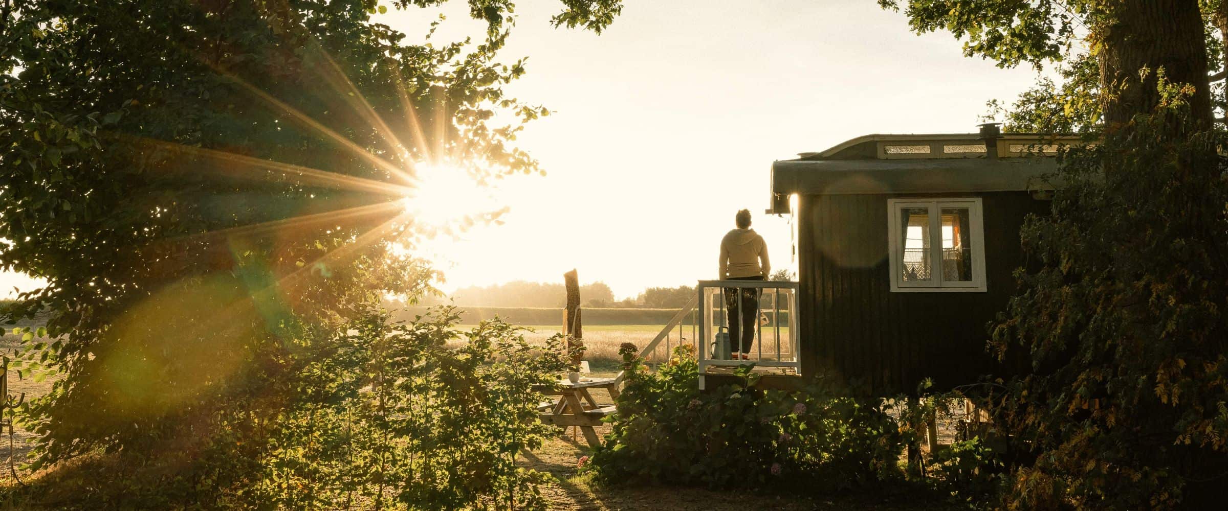 Boerderij de Kleine Wildenberg - ondergaande zon zonsondergang buiten binnen uitzicht natuur stijlvolle Pipowagen - Tiny house - Diepenveen Deventer