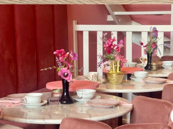 Brunchcafe toast in Deventer waar alles roze is